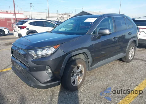2019 Toyota Rav4 Xle z USA, uszkodzony, nr VIN 2T3P1RFV3KW064566